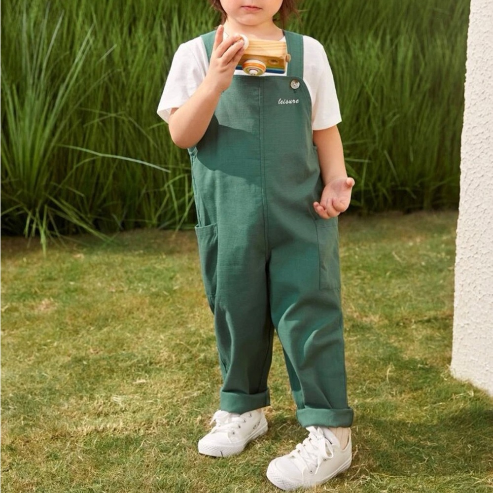 Toddler Boys Round Neck Tee & Letter Pattern
Overalls